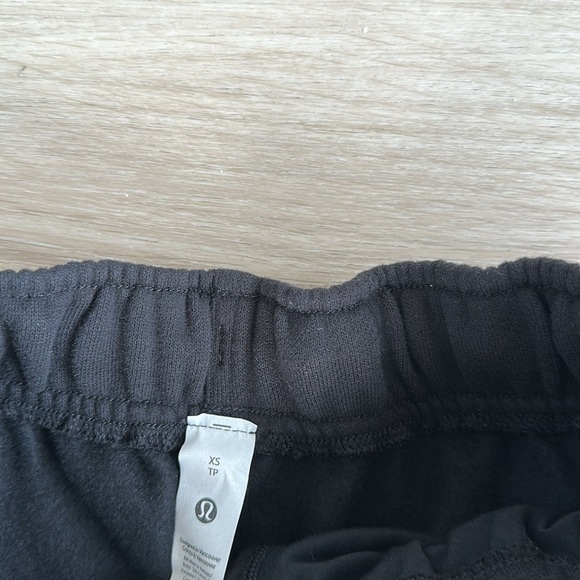 Lululemon Scuba Mid-Rise Oversized Jogger
Regular - Picture 10 of 12